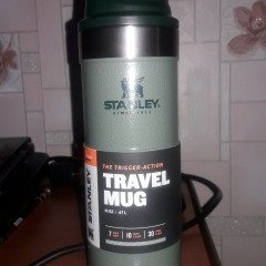 Термокружка STANLEY CLASSIC TRIGGER ACTION ONE HAND 2.0 0,47L 10-06439-030 зеленый